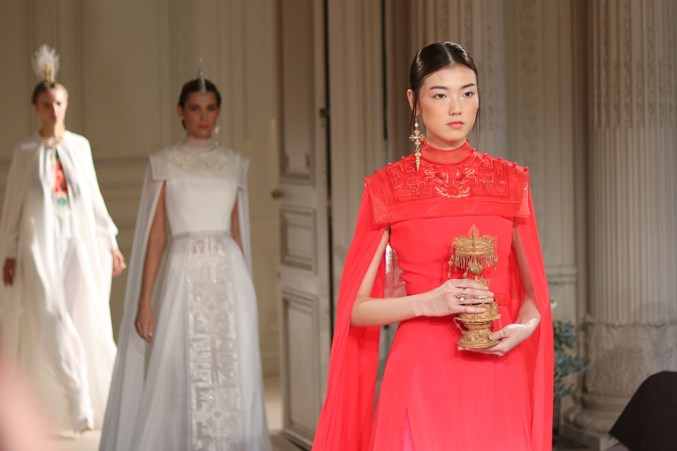 Siqi Chen at Heaven Gaia S/S 19 – THE MODEL SPOTTER