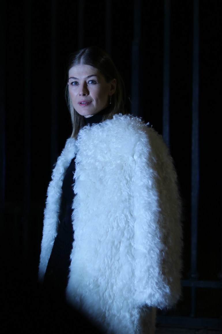 a_rosamund givenchy (1)