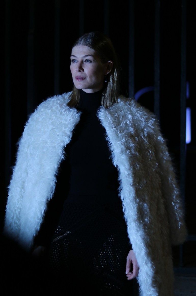 a_rosamund givenchy (4)